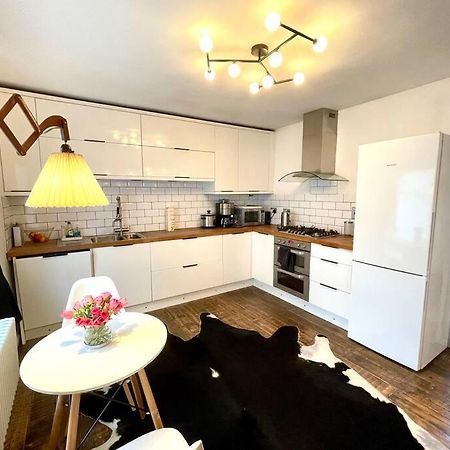 Gorgeous 2 Bedroom Apartment Edge Of Cabot Circus 브리스틀 외부 사진